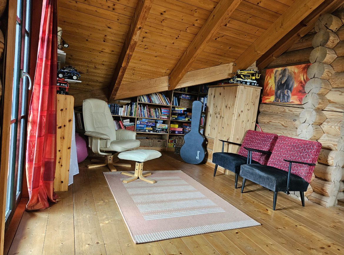 Wohnhaus-Lese,-Spieleecke